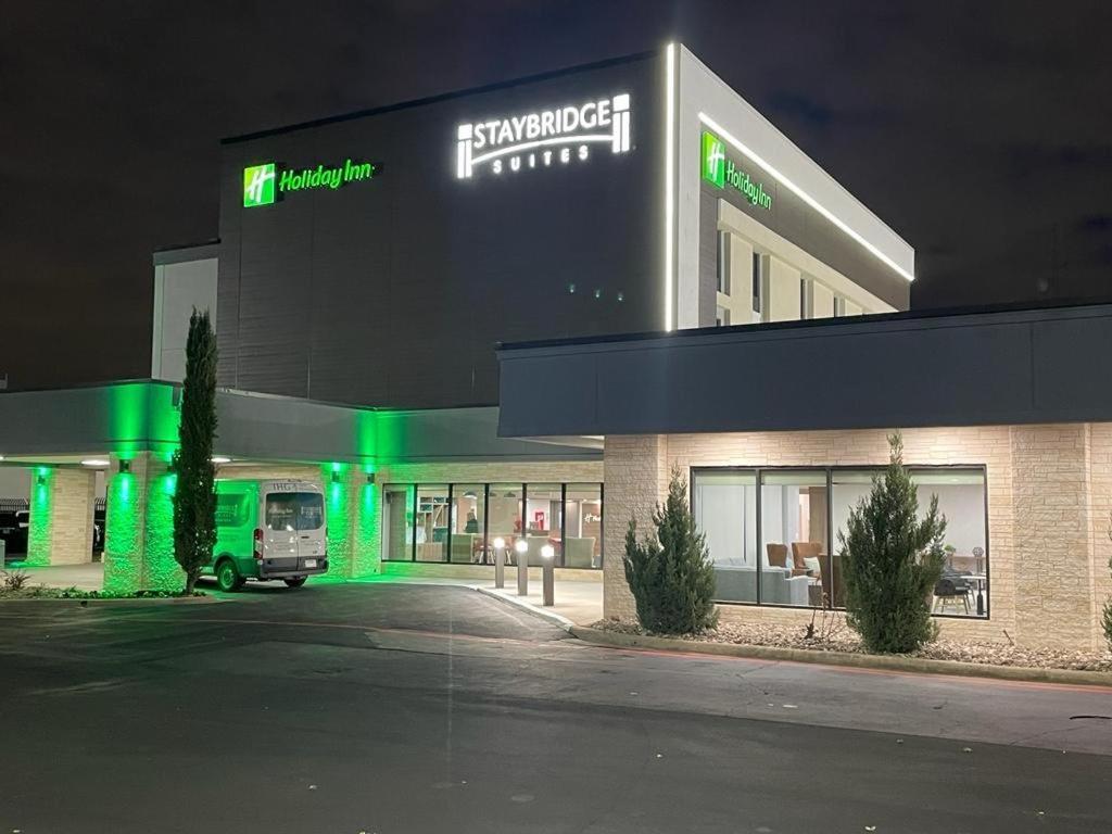 Holiday Inn Dallas Market Ctr Love Field By Ihg Exterior photo