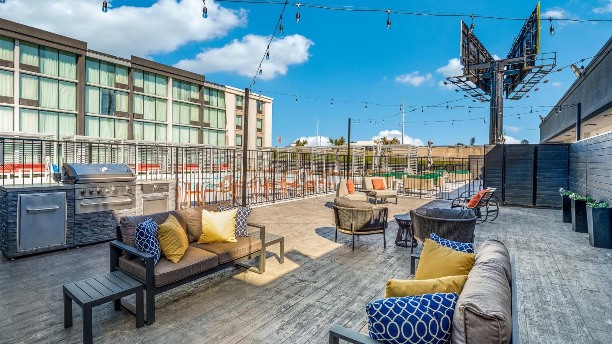 Holiday Inn Dallas Market Ctr Love Field By Ihg Exterior photo