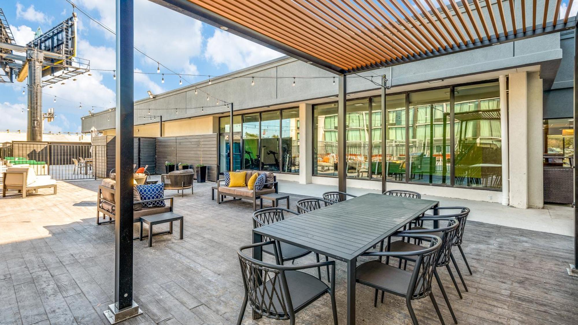 Holiday Inn Dallas Market Ctr Love Field By Ihg Exterior photo
